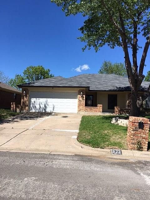 1st image of 923 Flagstone Dr
