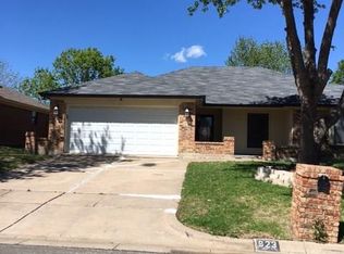 923 Flagstone Dr, Arlington, TX 76017