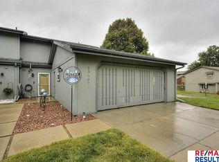 13907 Meadow Ridge Rd, Omaha, NE 68138