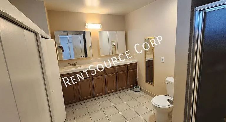 708 Santa Barbara Dr #F — Photo 23