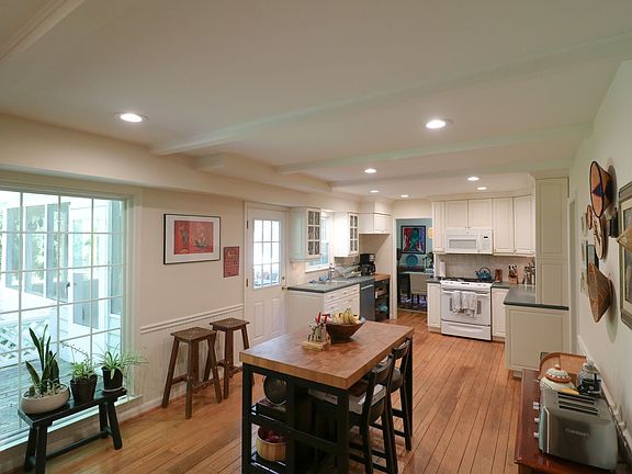 3rd image of 14601 Melinda Ln
