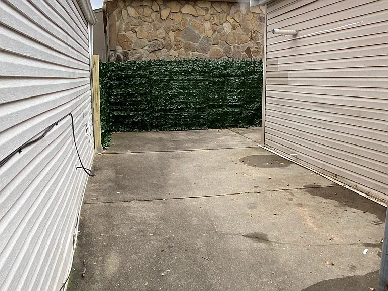 Private fenced-in patio