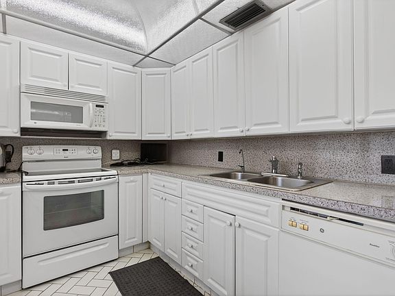 2nd image of 2403 Antigua Circle #B4