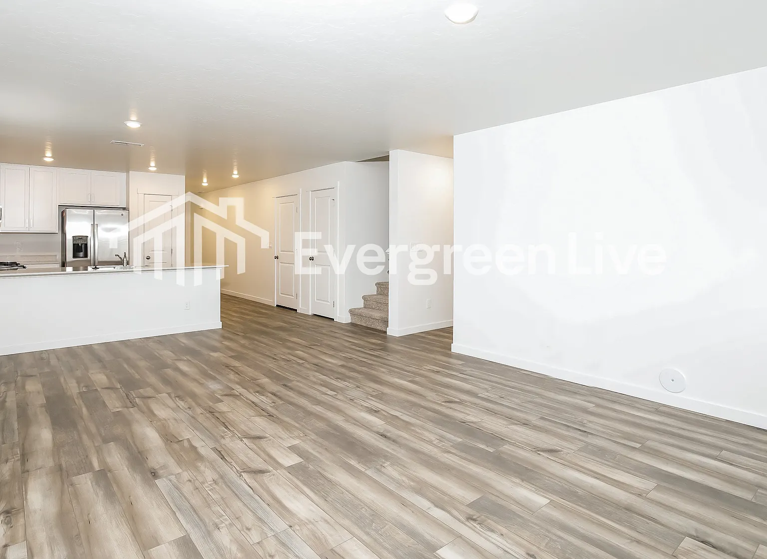 4 bed, 2.5 bath, 1874 sqft, $2,295 — Photo 2