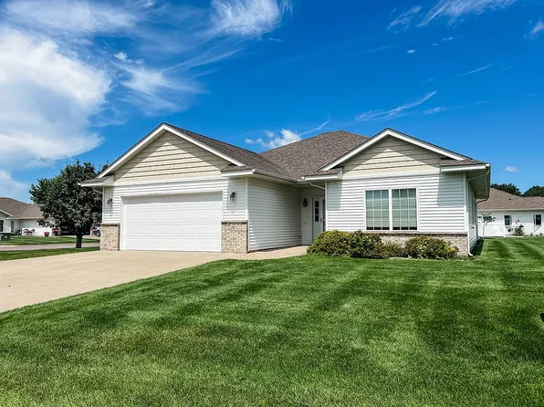 10 Sarah Cir, North Mankato, MN 56003