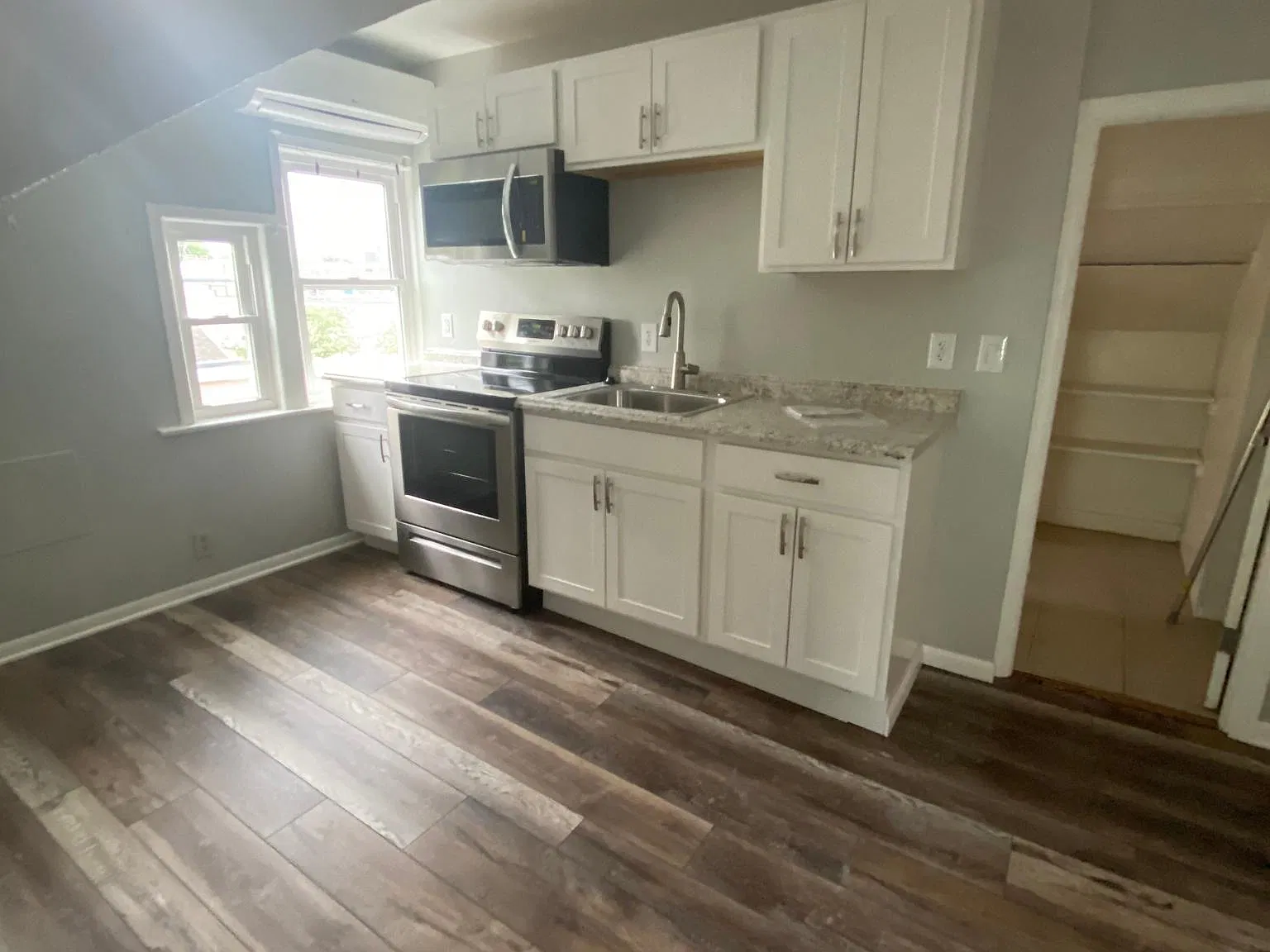 3927 Lindley Ave — Photo 2