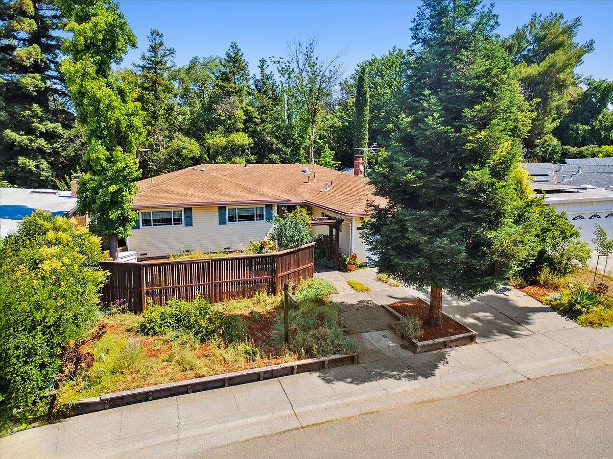 1201 Villanova Dr photo 1