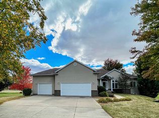6195 Brissa Ln, Cedar Rapids, IA 52411