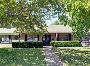 200 Huntington Dr, Euless, TX 76040