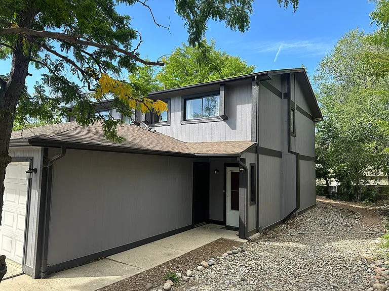 1210 Iowa Ave — Photo 2