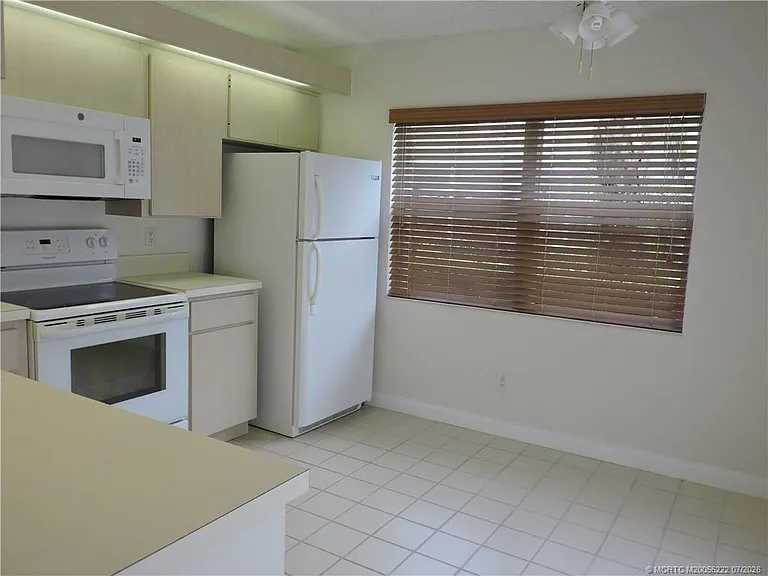 2865 SW Lakemont Pl — Photo 8