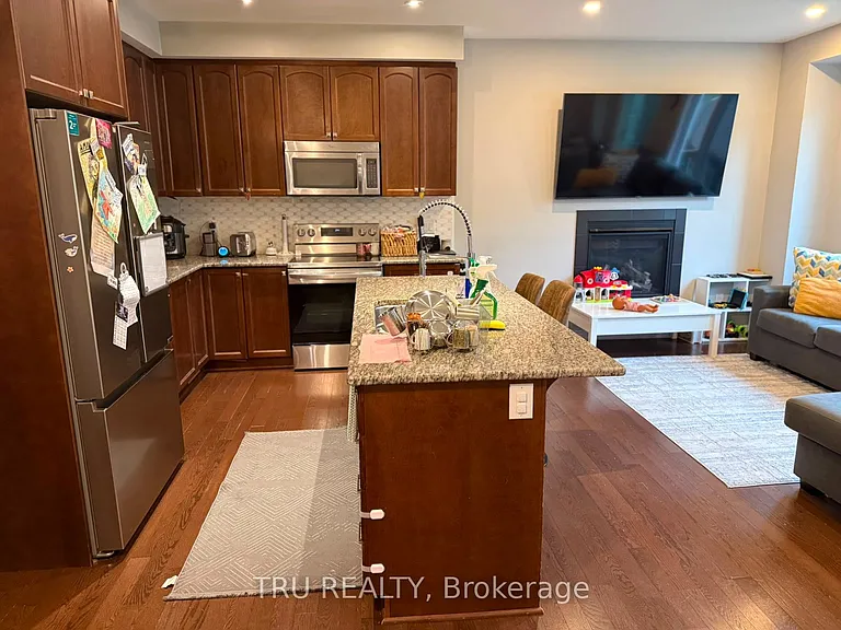 222 Fergus Cres — Photo 16