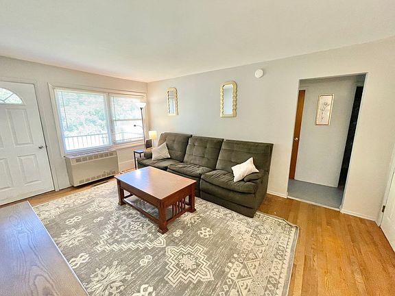 3rd image of 203 Harbor Rd