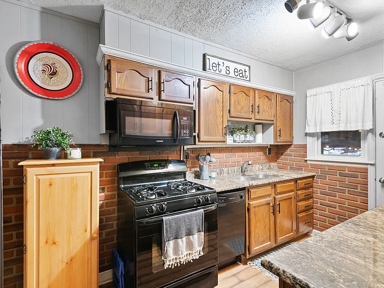 317 Prospect St — Photo 8