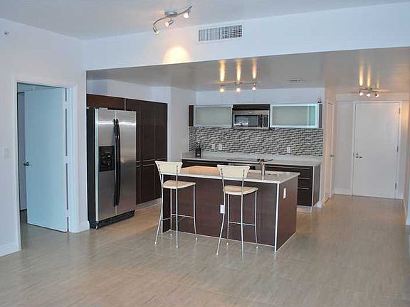 5th image of 1900 N Bayshore Dr APT 3304
