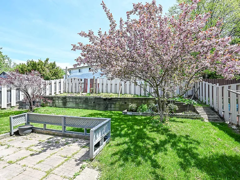29 Birchcliffe Cres #1 — Photo 6