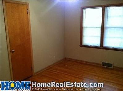 3rd image of 2415 Colonial Dr