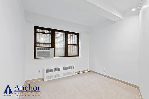 Rented by Anchor Associates | media 27