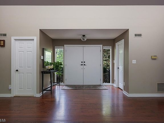 4th image of 29 Deer Path Cir