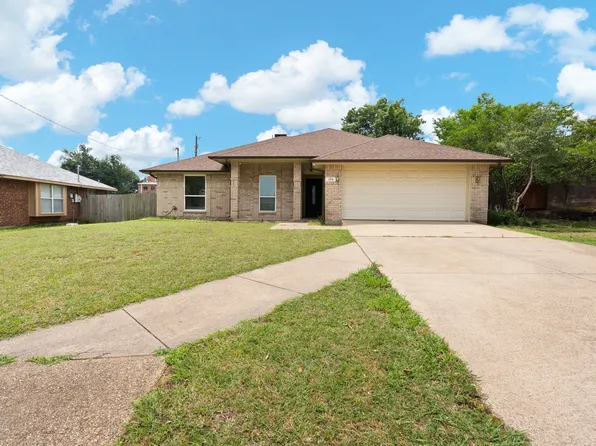 104 Briarglen Dr, Cedar Hill, TX 75104