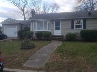 6 Woodlawn Ave, North Providence, RI 02911
