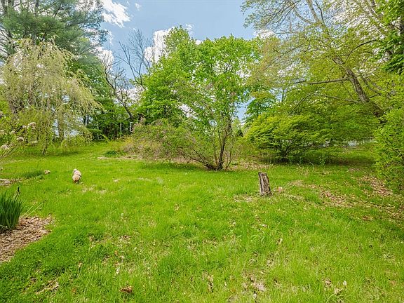 3rd image of 807 Gifford Rd