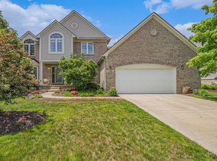 186 Easton Dr, South Lyon, MI