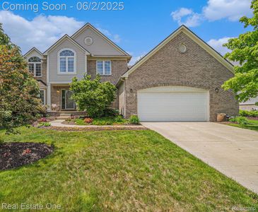 186 Easton Dr, South Lyon, MI, 48178