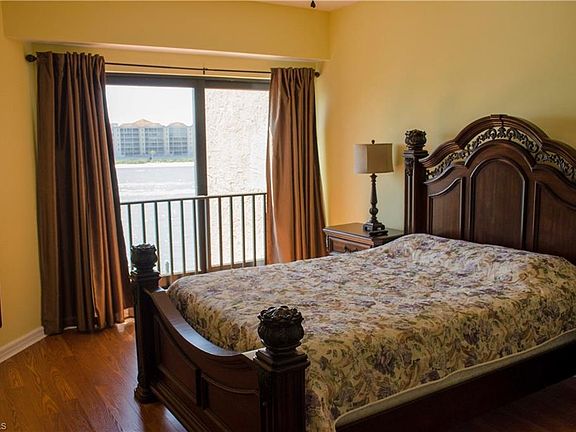 4th image of 403 La Peninsula Blvd #403