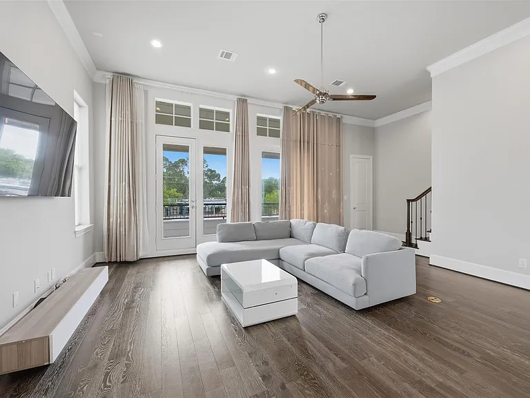 8612 Emnora Ln — Photo 16