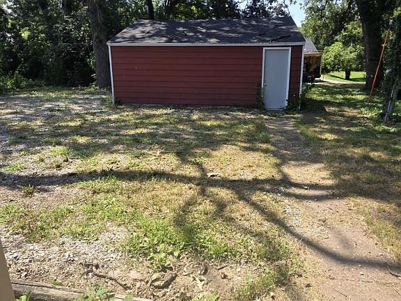 4th image of 500 127th Ave