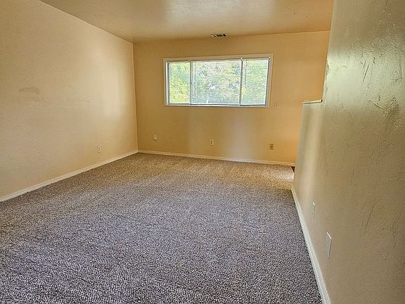 2nd image of 1505 Dakota St