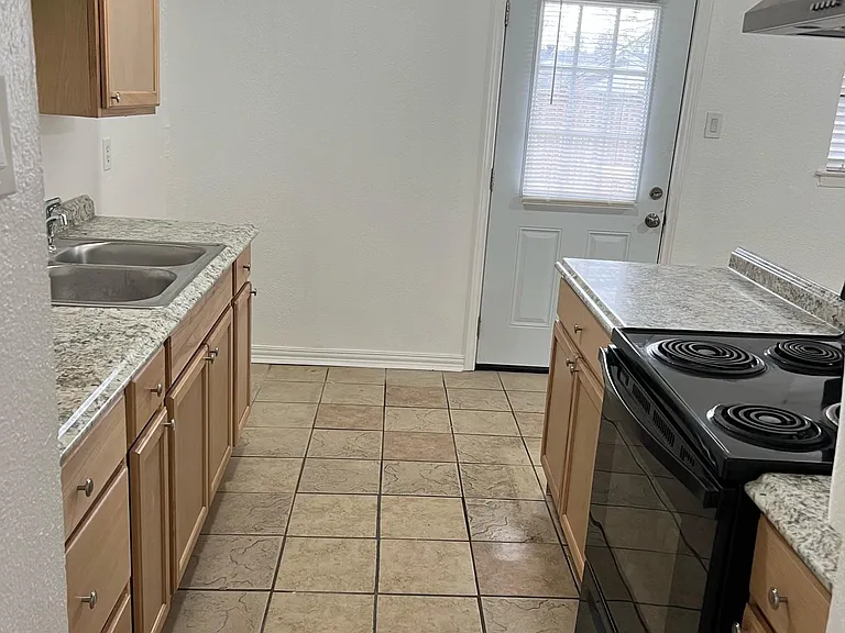 2714 Dewitt St — Photo 6