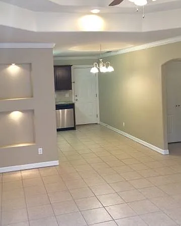 3 bed, $1,200 — Photo 2