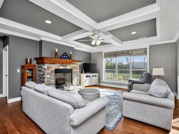 143 Whispering Pines Dr, Frankfort, KY 40601