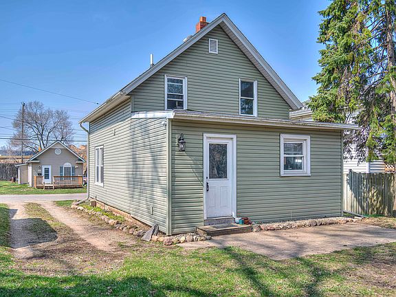 3rd image of 131 Willow St