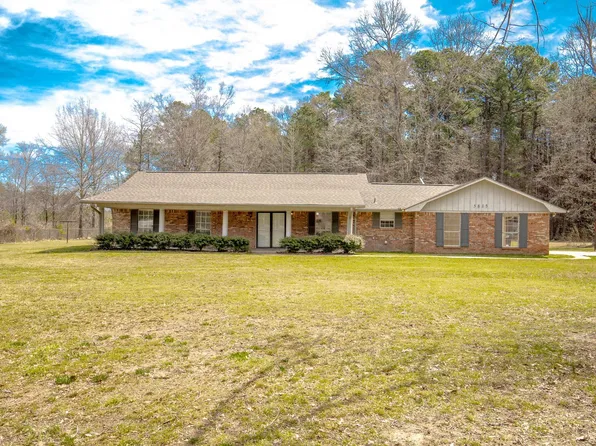 5815 Farm Ln, Pine Bluff, AR 71603