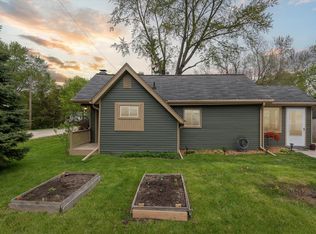 9096 Forest Rd, Whitmore Lake, MI 48189