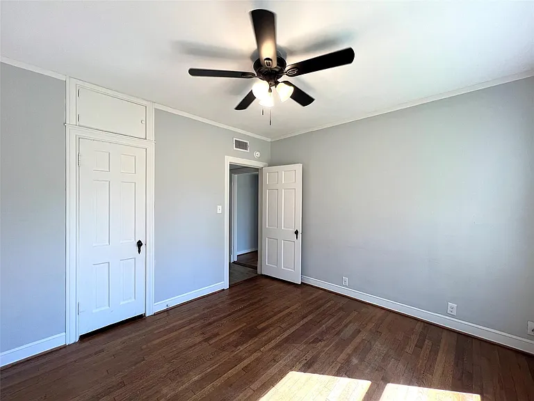 801 Avenue F — Photo 24