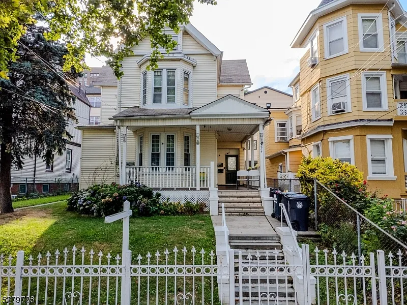 372-374 Summer Ave photo 1