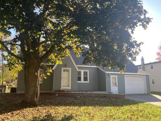 6521 50th St N, Oakdale, MN 55128