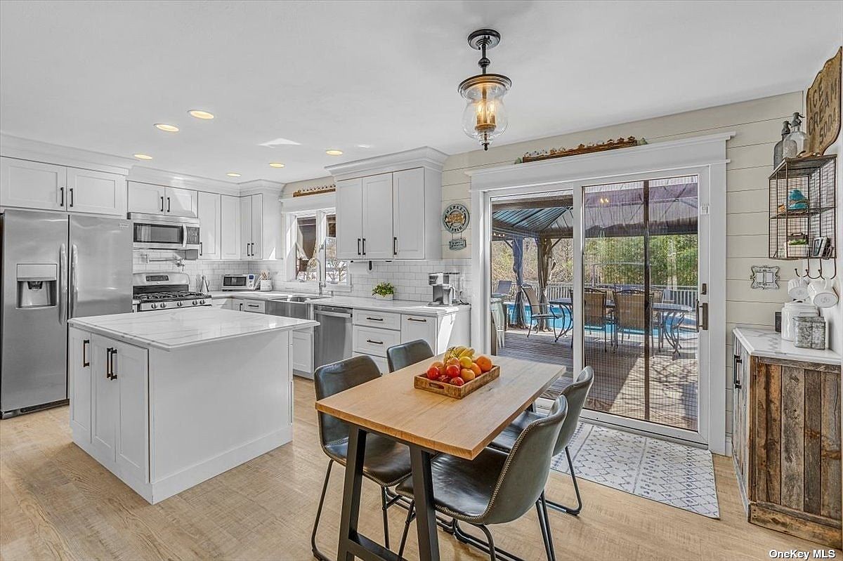 16 Middle Road, Blue Point, NY 11715 MLS 3539327 Zillow