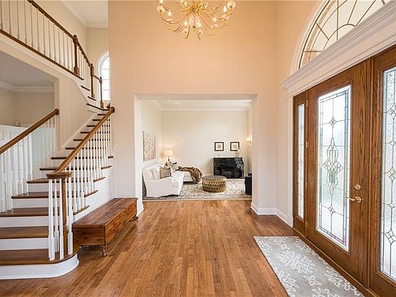 3rd image of 2115 N Villa Ct