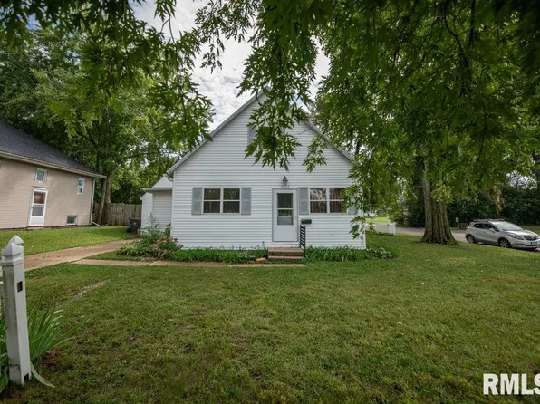 1002 Market St, Pekin, IL 61554