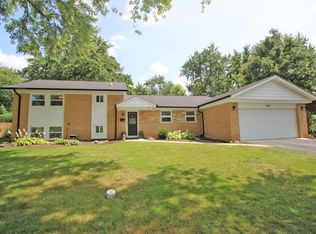 255 Sharon Dr, Barrington, IL 60010