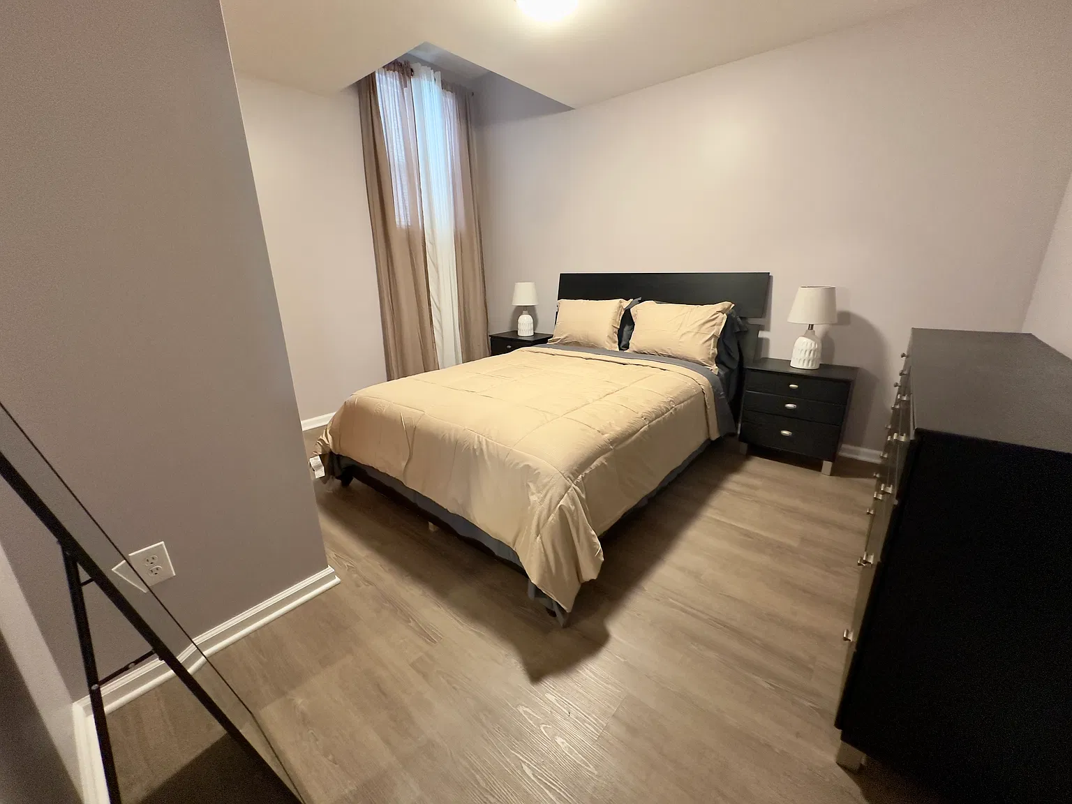 499 Pawling Ave — Photo 4