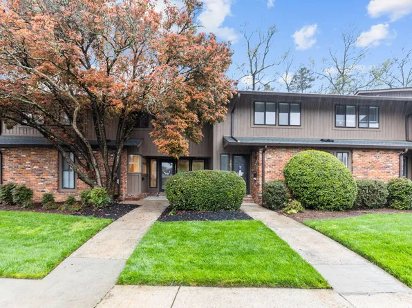 702 Oak Tree Dr, Chapel Hill, NC 27517
