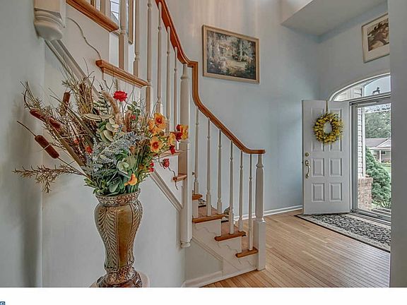 3rd image of 2127 Elder Ave