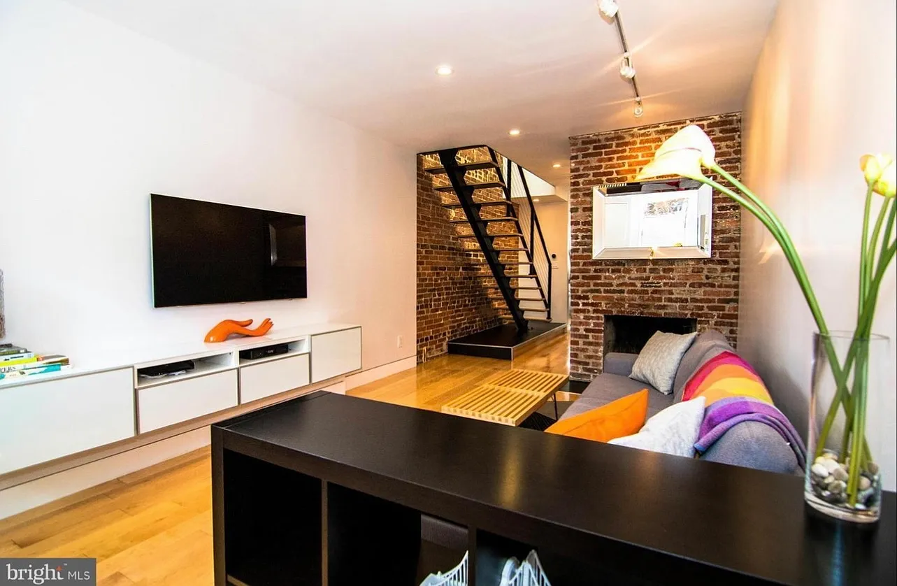 2 bed, 1.5 bath, 1210 sqft, $3,600 — Photo 2