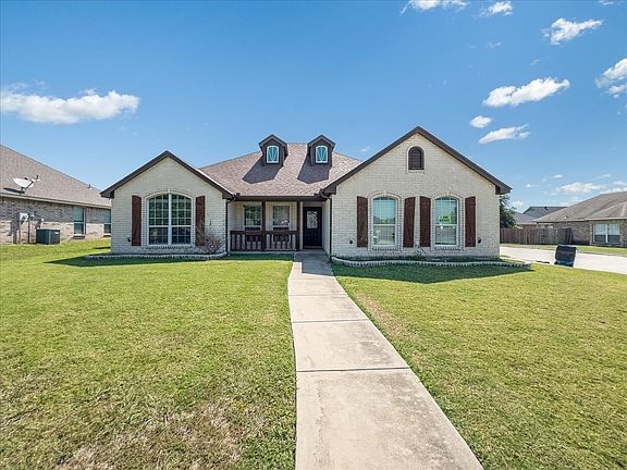 3rd image of 300 Aspen Ct W